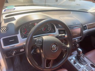 2015 Volkswagen Touareg Lux - Interior Full Dashboard Image