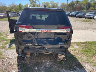 2023 GMC Acadia SLT - Primary Damage Straight On Image