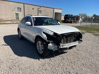 2016 INFINITI QX70 - Exterior Front Right Corner Image