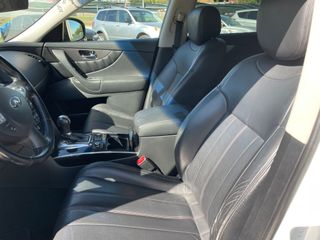 2016 INFINITI QX70 - Interior Front Seat Image