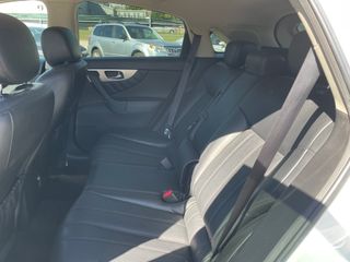 2016 INFINITI QX70 - Interior Rear Seat Image