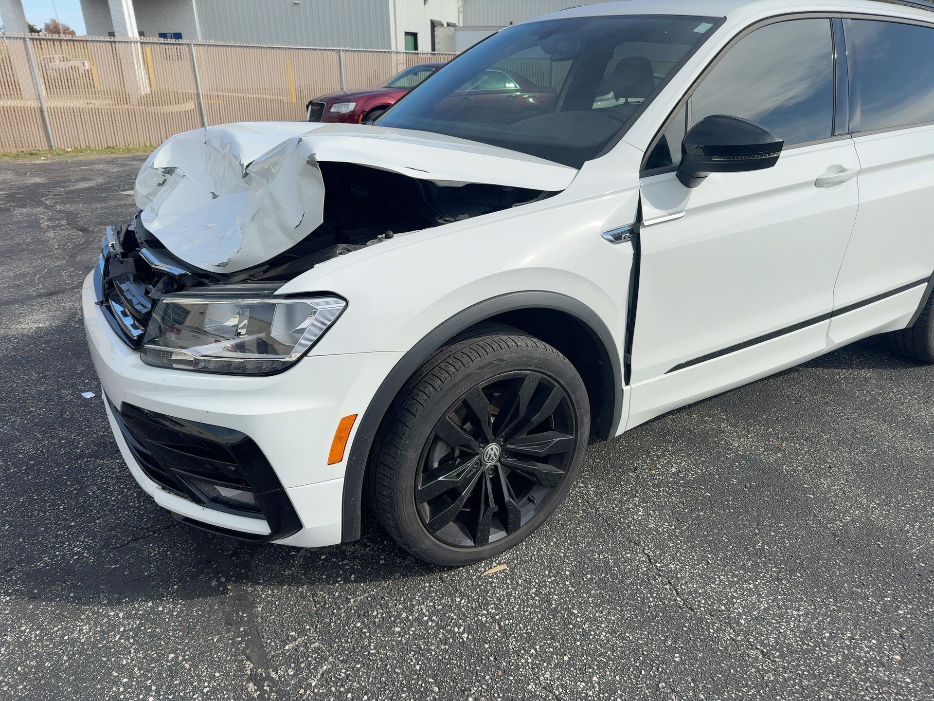 2020 Volkswagen Tiguan SE - Exterior Front Left Corner Image