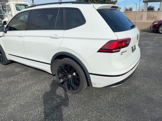 2020 Volkswagen Tiguan SE - Exterior Rear Left Corner Image