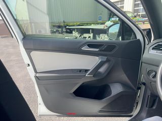 2020 Volkswagen Tiguan SE - Driver's Front Door Image