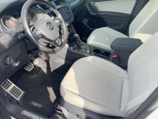 2020 Volkswagen Tiguan SE - Interior Front Seat Image
