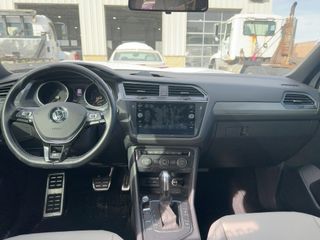 2020 Volkswagen Tiguan SE - Interior Full Dashboard Image