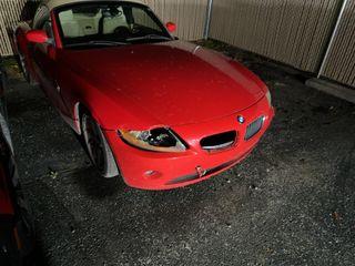 2004 BMW Z4 2.5i - Exterior Front Right Corner Image