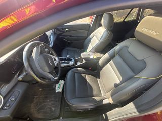 2024 Chevrolet Trax ACTIV - Interior Front Seat Image