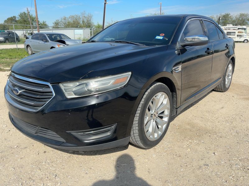2018 Ford Taurus Limited - Exterior Front Left Corner Image