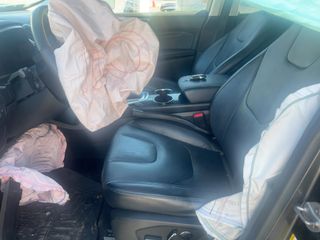 2016 Ford Edge Titanium - Interior Front Seat Image