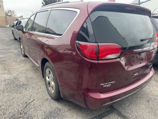 2018 Chrysler Pacifica Hybrid Hybrid Limited - Exterior Rear Left Corner Image