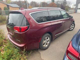 2018 Chrysler Pacifica Hybrid Hybrid Limited - Exterior Rear Right Corner Image