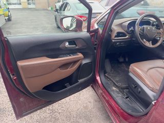 2018 Chrysler Pacifica Hybrid Hybrid Limited - Driver's Front Door Image