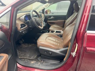 2018 Chrysler Pacifica Hybrid Hybrid Limited - Interior Front Seat Image