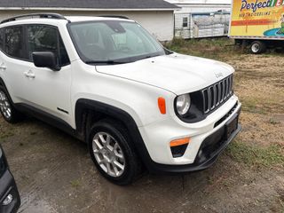 2022 Jeep Renegade Latitude - Exterior Front Right Corner Image