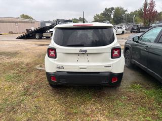 2022 Jeep Renegade Latitude - Exterior Rear Center Image