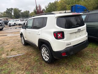 2022 Jeep Renegade Latitude - Exterior Rear Left Corner Image