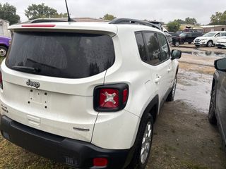 2022 Jeep Renegade Latitude - Exterior Rear Right Corner Image