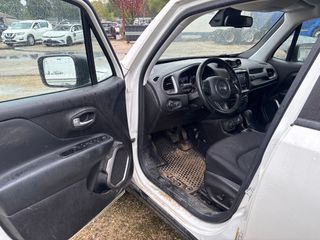 2022 Jeep Renegade Latitude - Driver's Front Door Image
