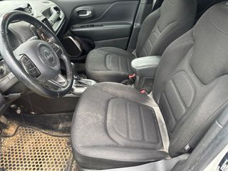 2022 Jeep Renegade Latitude - Interior Front Seat Image