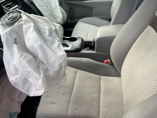 2013 Toyota Camry SEL - Interior Front Seat Image
