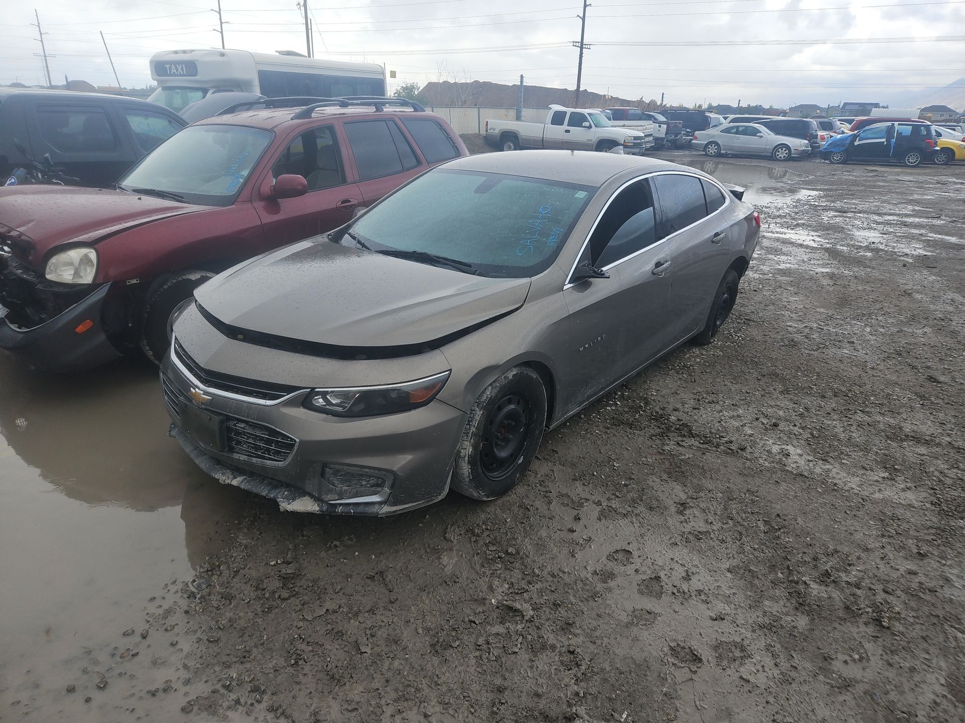 2017 Chevrolet Malibu LT - Exterior Front Left Corner Image