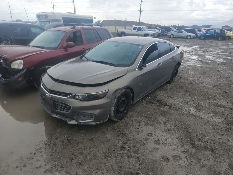 2017 Chevrolet Malibu LT - Exterior Front Left Corner Image