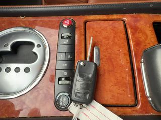 2004 Bentley Continental GT GT - Interior Steering Wheel With Keys Image