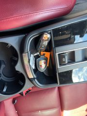 2024 Porsche Macan - Interior Steering Wheel With Keys Image