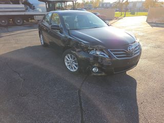 2011 Toyota Camry XLE - Exterior Front Right Corner Image