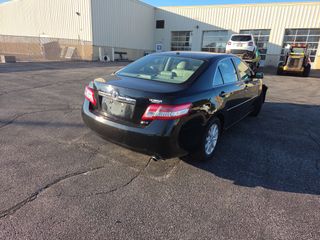 2011 Toyota Camry XLE - Exterior Rear Right Corner Image