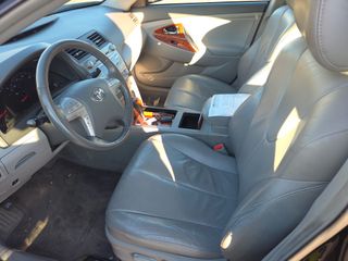 2011 Toyota Camry XLE - Interior Front Seat Image