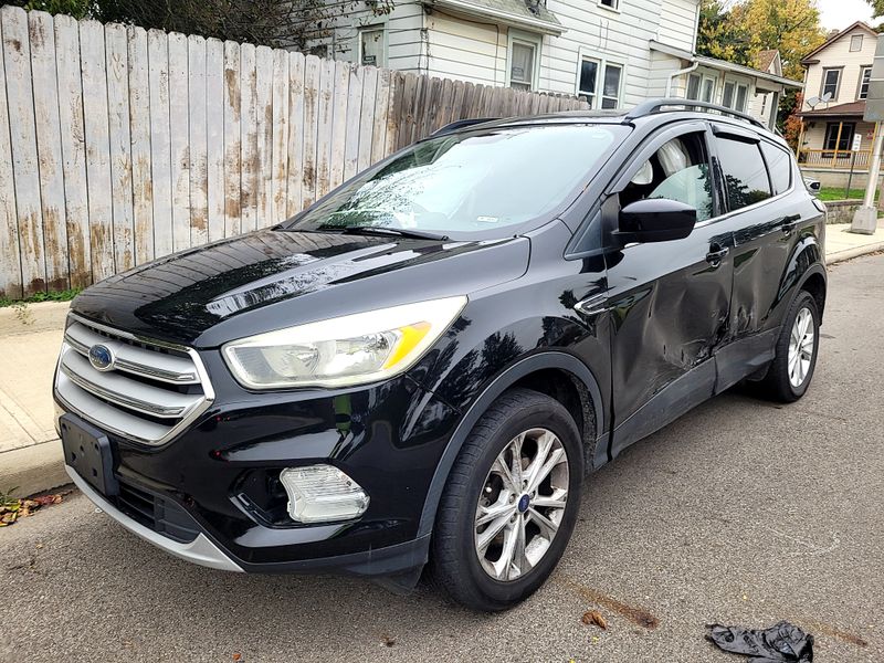 2018 Ford Escape SE - Exterior Front Left Corner Image