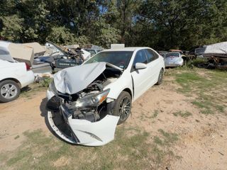 2017 Toyota Camry SE - Exterior Front Left Corner Image