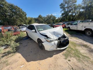 2017 Toyota Camry SE - Exterior Front Right Corner Image