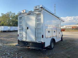 2025 Ford E-350 Cutaway - Exterior Rear Right Corner Image
