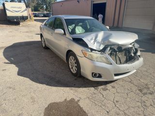 2011 Toyota Camry XLE - Exterior Front Right Corner Image