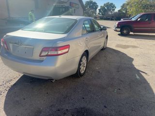 2011 Toyota Camry XLE - Exterior Rear Right Corner Image