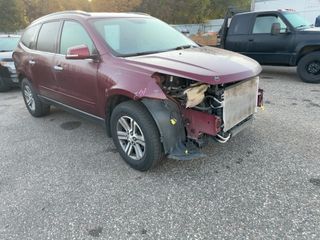 2016 Chevrolet Traverse LT - Exterior Front Right Corner Image