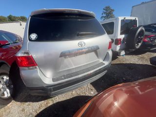 2013 Toyota Highlander - Exterior Rear Center Image