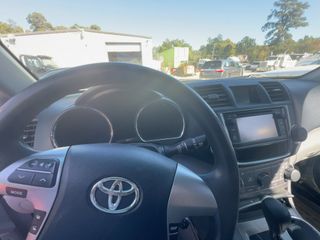 2013 Toyota Highlander - Interior Full Dashboard Image