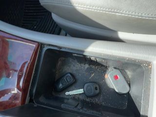2007 Toyota Highlander Limited w/3rd Row - Interior Steering Wheel With Keys Image