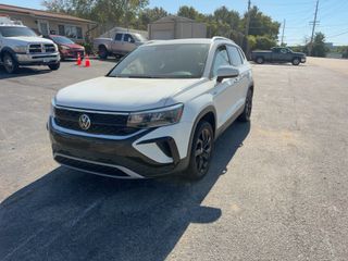 2022 Volkswagen Taos SE - Exterior Front Left Corner Image