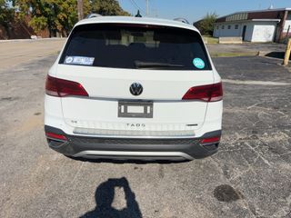 2022 Volkswagen Taos SE - Exterior Rear Center Image