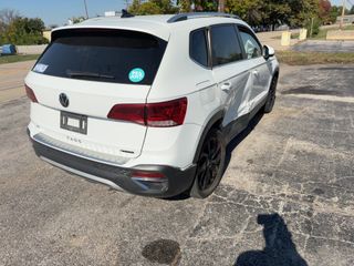 2022 Volkswagen Taos SE - Exterior Rear Right Corner Image