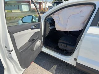 2022 Volkswagen Taos SE - Driver's Front Door Image