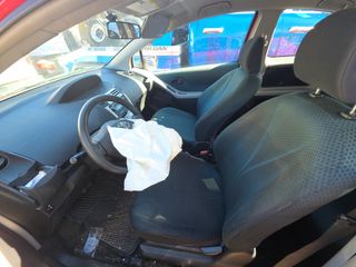 2008 Toyota Yaris - Interior Front Seat Image