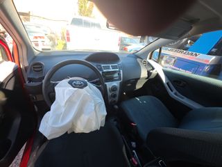2008 Toyota Yaris - Interior Full Dashboard Image