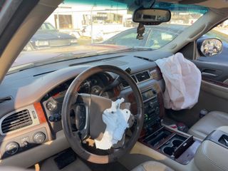 2009 Chevrolet Suburban 1500 LTZ - Interior Full Dashboard Image