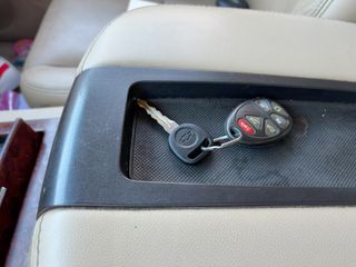 2009 Chevrolet Suburban 1500 LTZ - Interior Steering Wheel With Keys Image